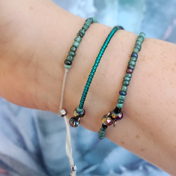 Beautiful Sea Green Glass Bead Trio of Bracelets - Picture 3 of 8